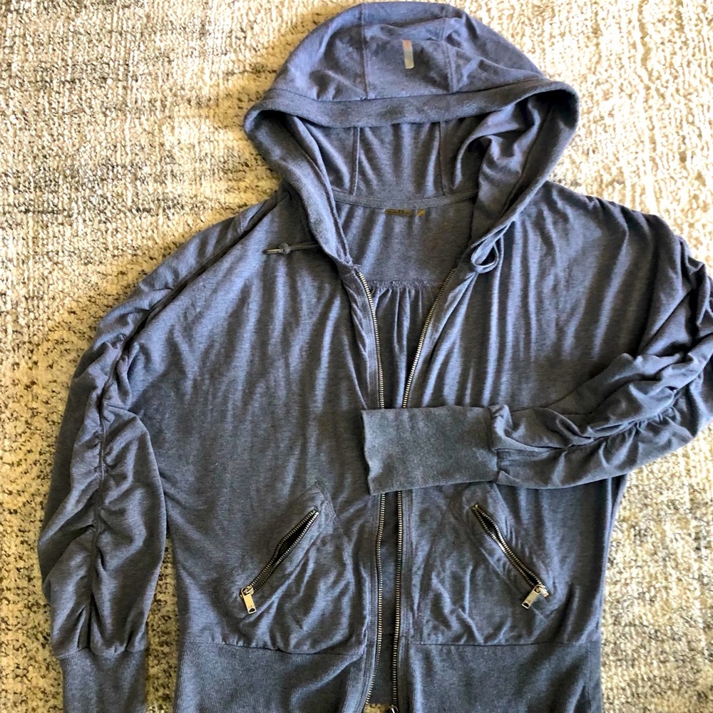 Zella. Ruched sleeve, zip pocket hoodie. XS